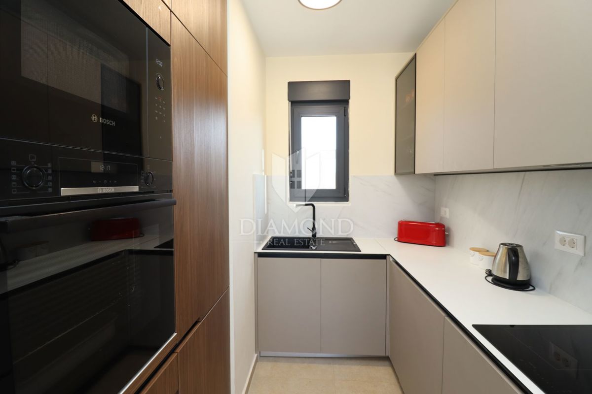 Parenzo, dintorni, casa pianeggiante completamente arredata in una zona tranquilla