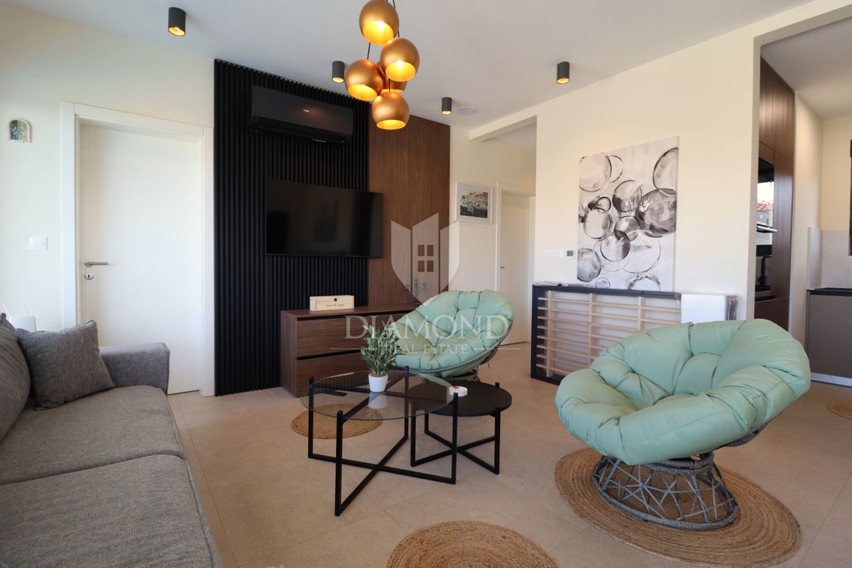 Parenzo, dintorni, casa pianeggiante completamente arredata in una zona tranquilla