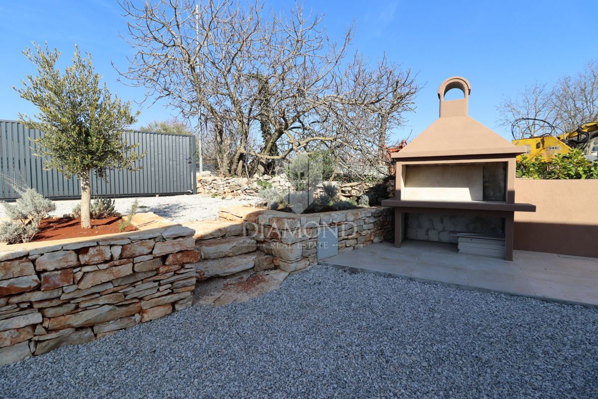 Parenzo, dintorni, casa pianeggiante completamente arredata in una zona tranquilla