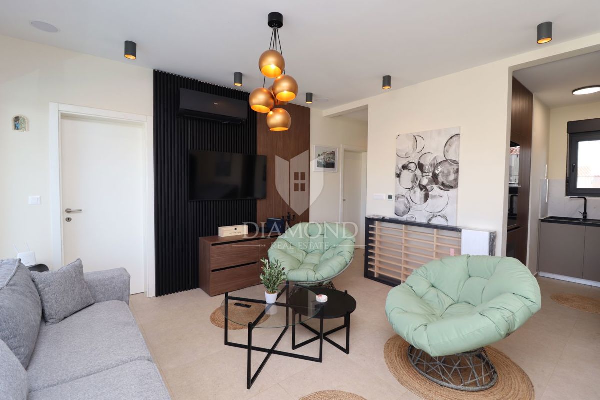 Parenzo, dintorni, casa pianeggiante completamente arredata in una zona tranquilla