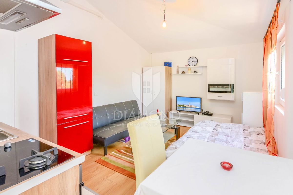 Parenzo, dintorni, casa con tre appartamenti e giardino!