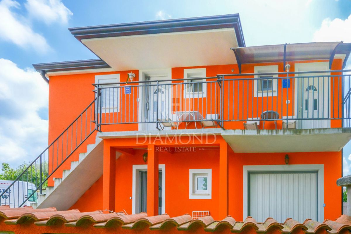 Parenzo, dintorni, casa con tre appartamenti e giardino!