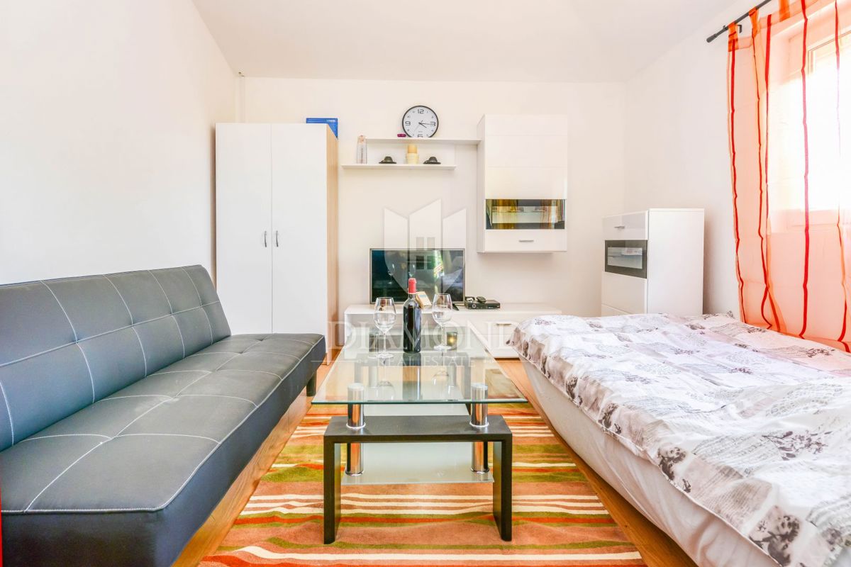 Parenzo, dintorni, casa con tre appartamenti e giardino!