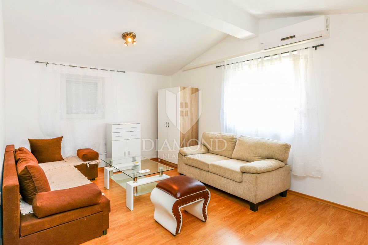 Parenzo, dintorni, casa con tre appartamenti e giardino!