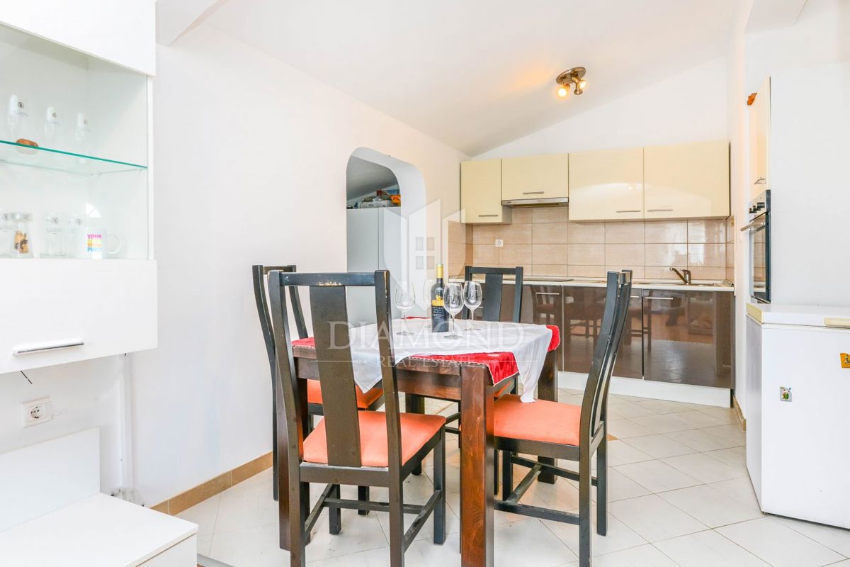 Parenzo, dintorni, casa con tre appartamenti e giardino!