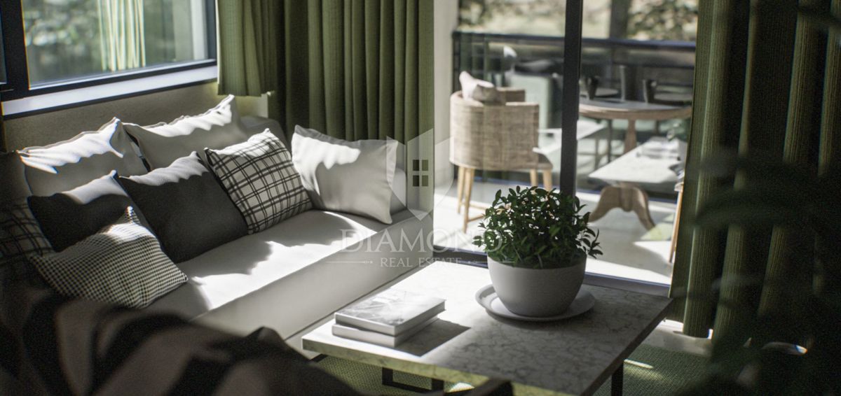 Parenzo, appartamento con terrazza sul tetto e ingresso privato