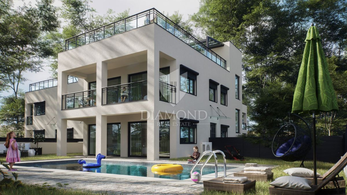 Parenzo, appartamento con terrazza sul tetto e ingresso privato