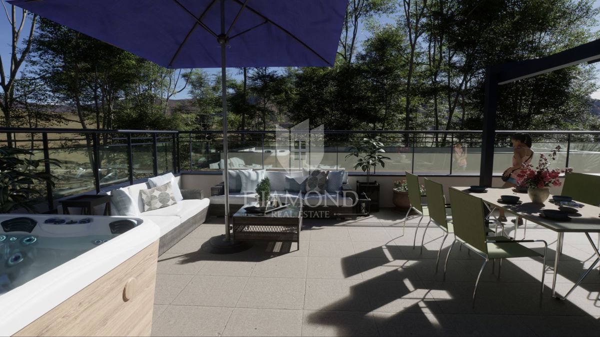 Parenzo, appartamento con terrazza sul tetto e ingresso privato