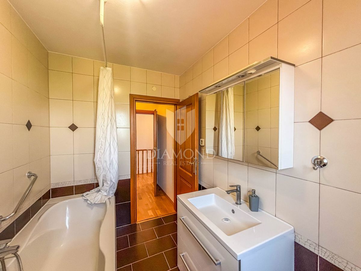 Istria, Umago, dintorni - bellissima casa con piscina vicino al mare!