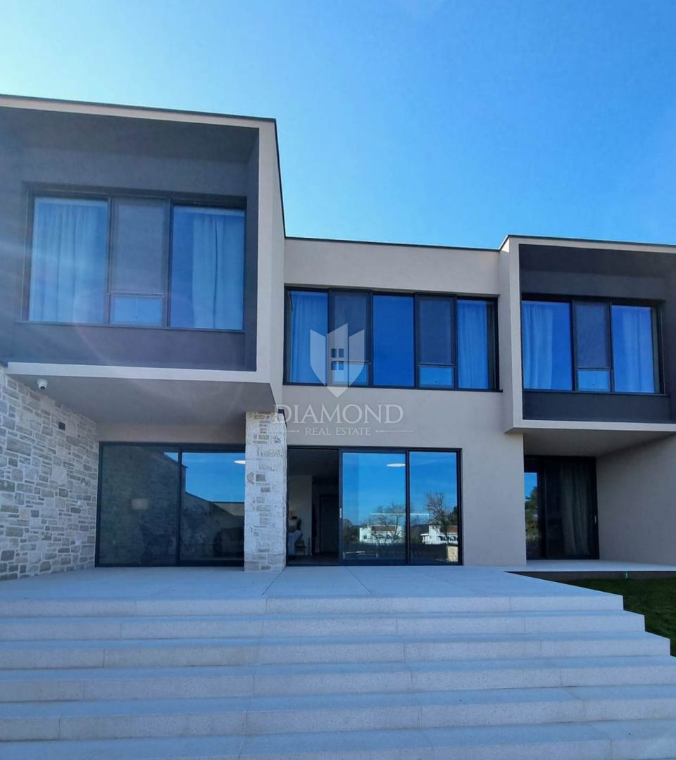 Casa lussuosa, nuova e moderna vicino a Rovigno  