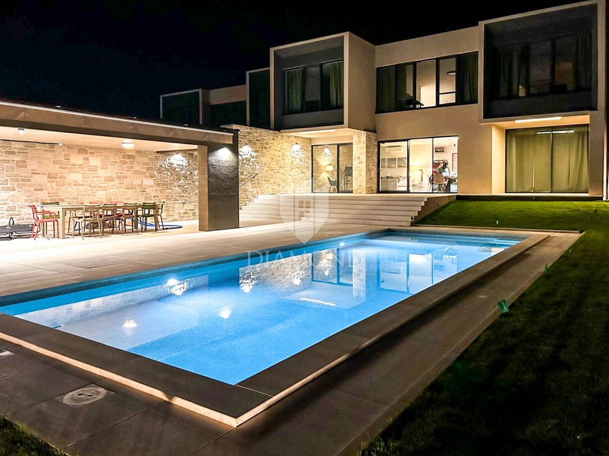 Casa lussuosa, nuova e moderna vicino a Rovigno  