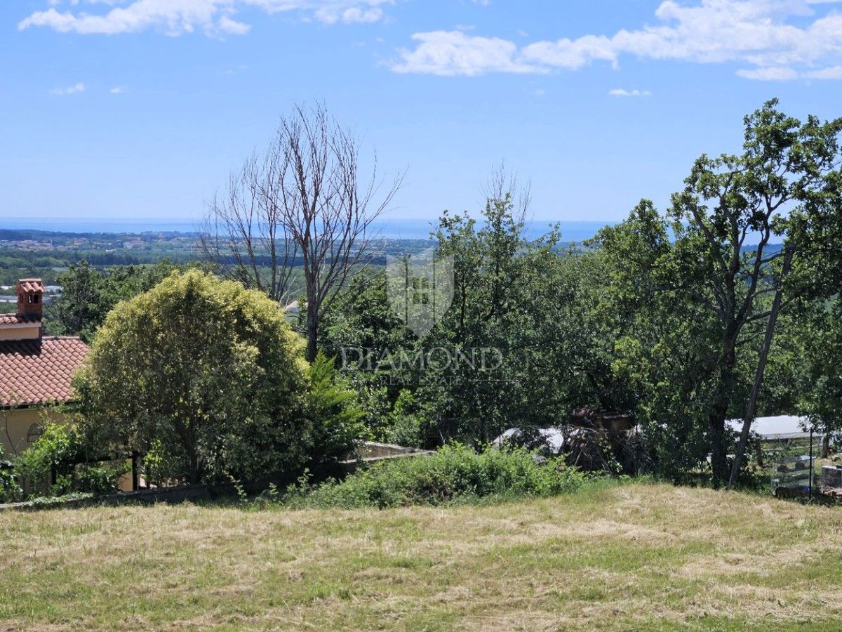 Poreč, dintorni, terreno con vista panoramica pronto per la costruzione!