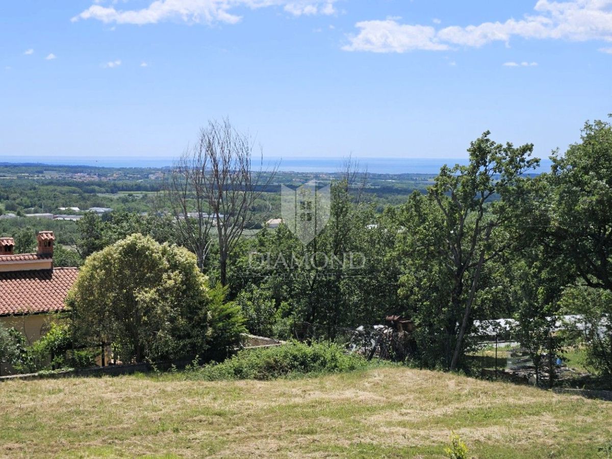 Poreč, dintorni, terreno con vista panoramica pronto per la costruzione!