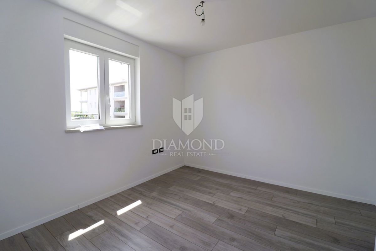 Parenzo, dintorni, appartamento con quattro camere da letto al primo piano