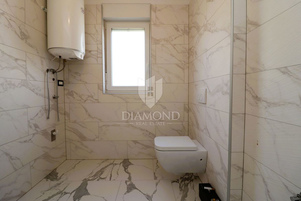 Parenzo, dintorni, appartamento con quattro camere da letto al primo piano