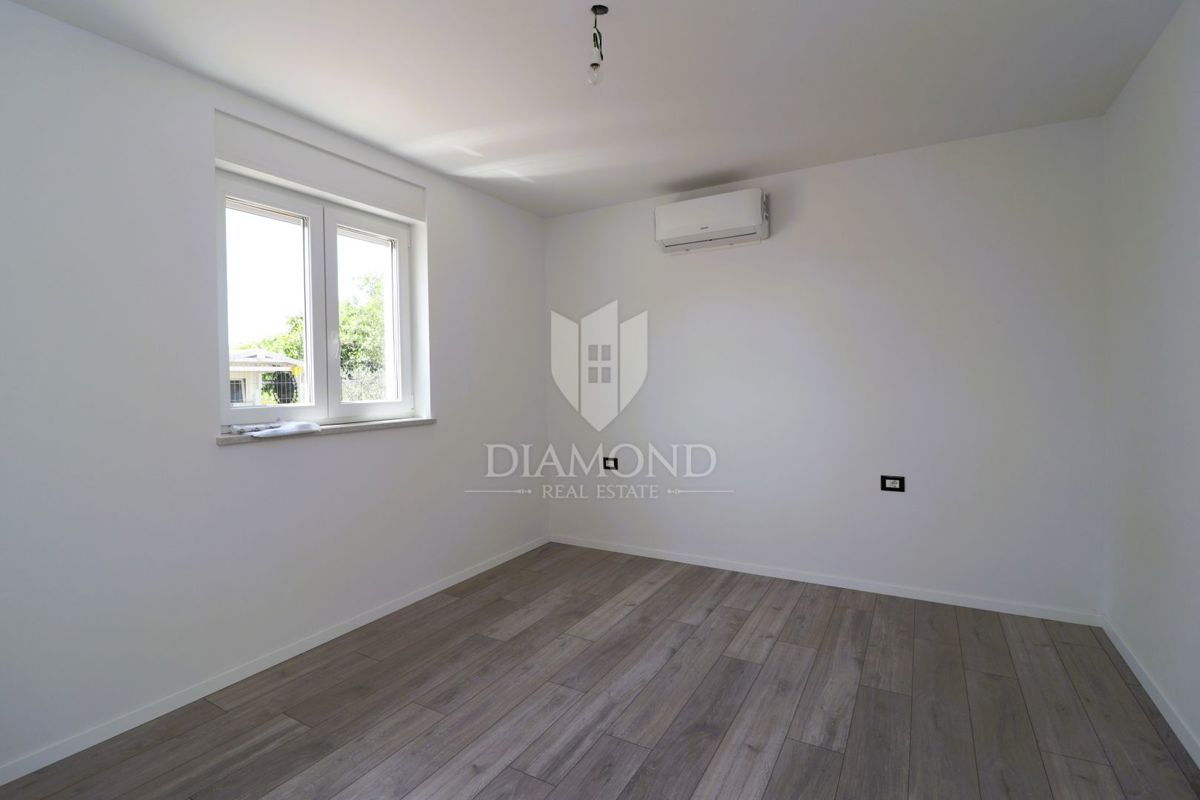 Parenzo, dintorni, appartamento con quattro camere da letto al primo piano