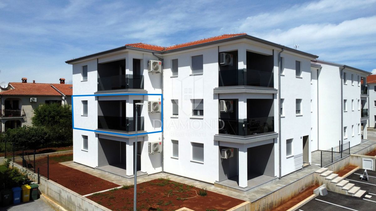 Parenzo, dintorni, appartamento con quattro camere da letto al primo piano