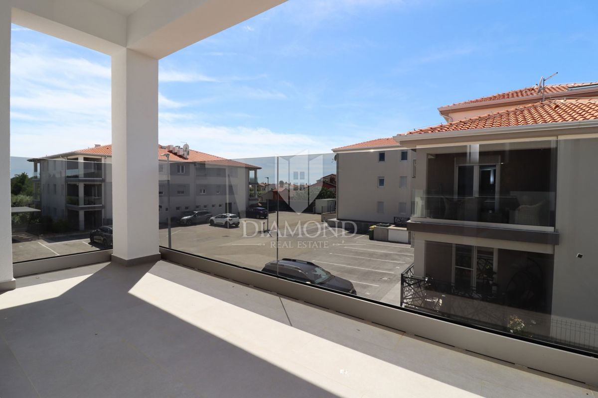 Parenzo, dintorni, appartamento con quattro camere da letto al primo piano