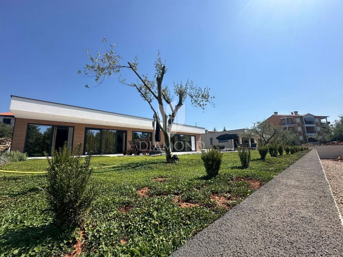 BELLISSIMA CASA AL PIANO TERRA, VICINO AD ALBONA