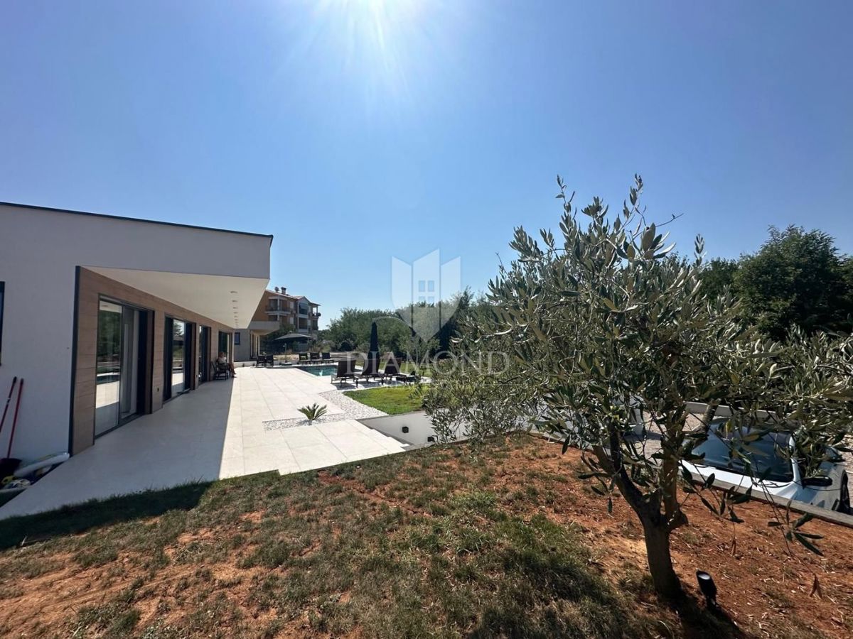 BELLISSIMA CASA AL PIANO TERRA, VICINO AD ALBONA