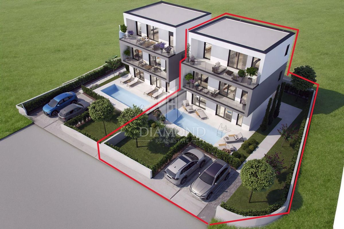 Casa bifamiliare con piscina in un nuovo edificio vicino a Parenzo