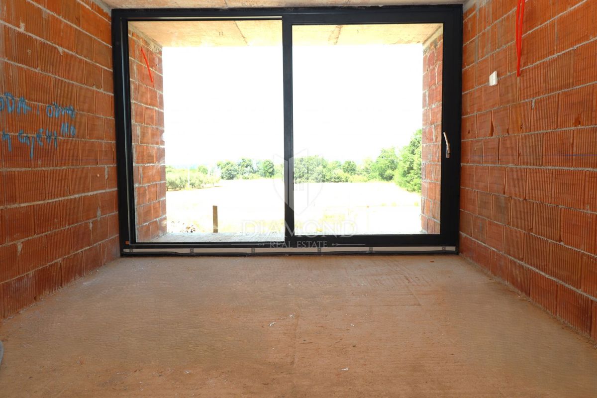 Zona di Parenzo: Occasione! Appartamento nuovo con vista mare e due posti auto!