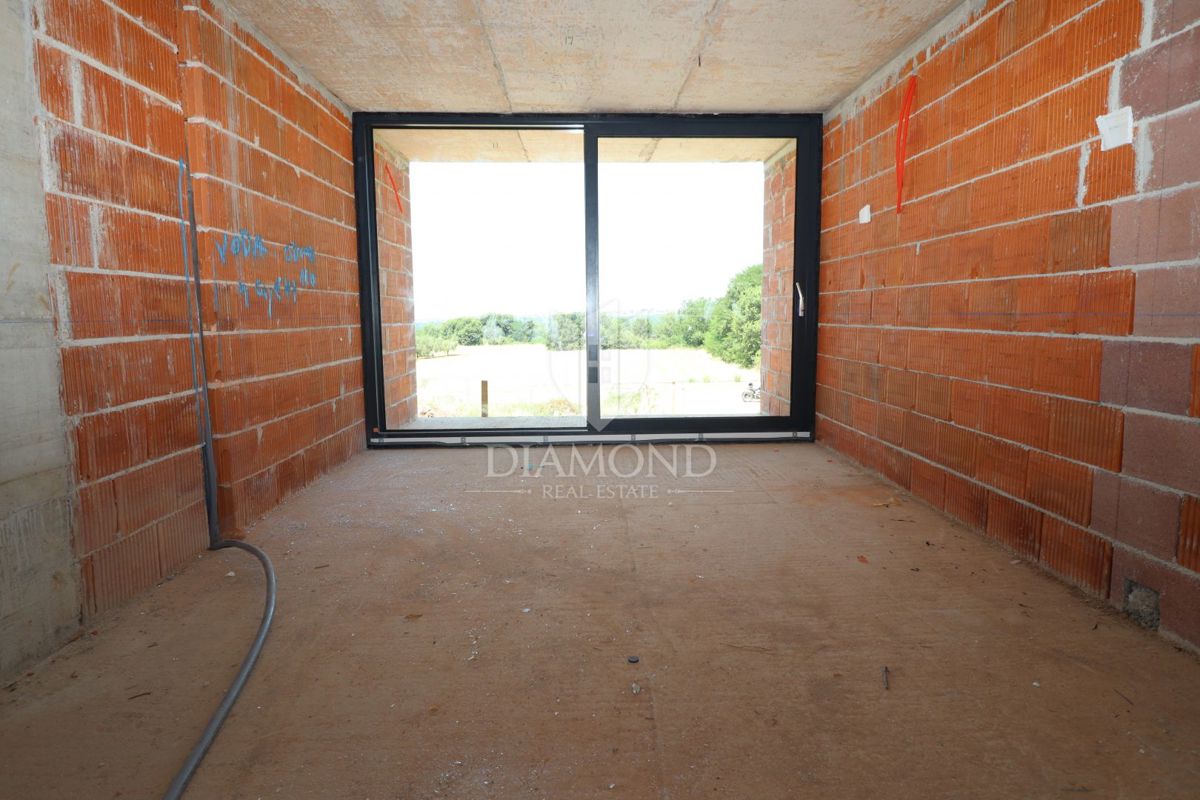 Zona di Parenzo: Occasione! Appartamento nuovo con vista mare e due posti auto!