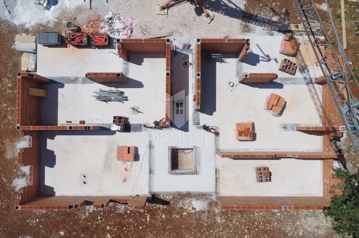 Zona di Parenzo, appartamento con ampio giardino (310 m²)