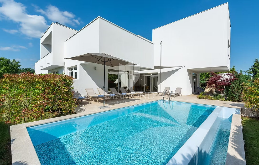 Villa di lusso con due piscine in posizione tranquilla