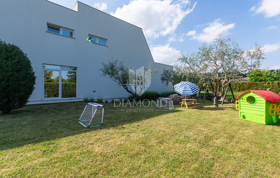 Villa di lusso con due piscine in posizione tranquilla