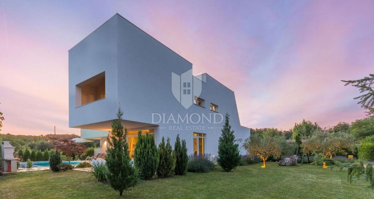 Villa di lusso con due piscine in posizione tranquilla