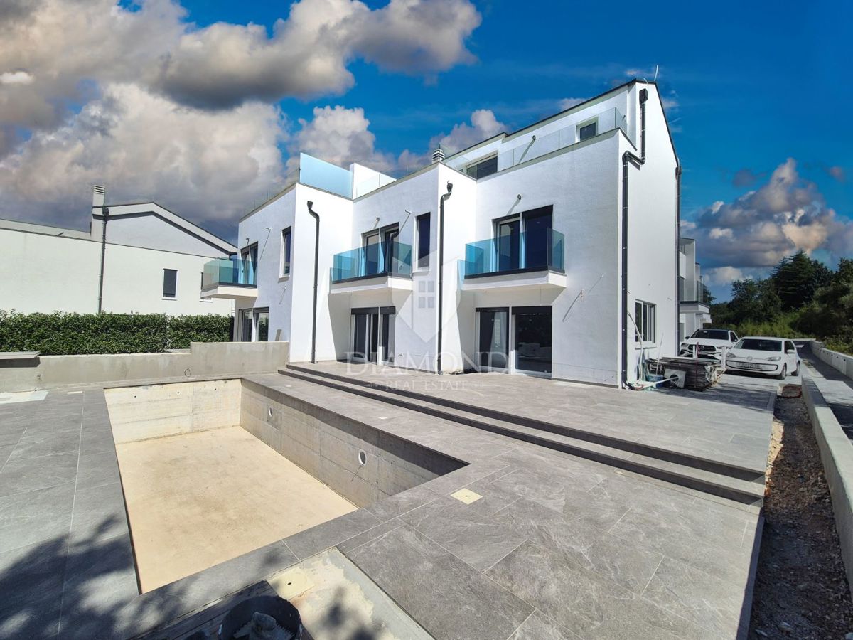 Parenzo, villa prestigiosa a due passi dal mare