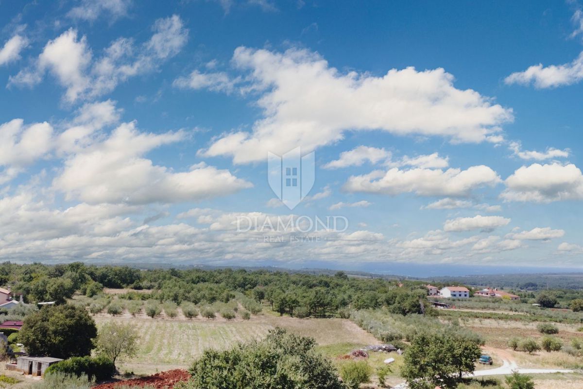 Zona di Parenzo, villa moderna con 6 appartamenti