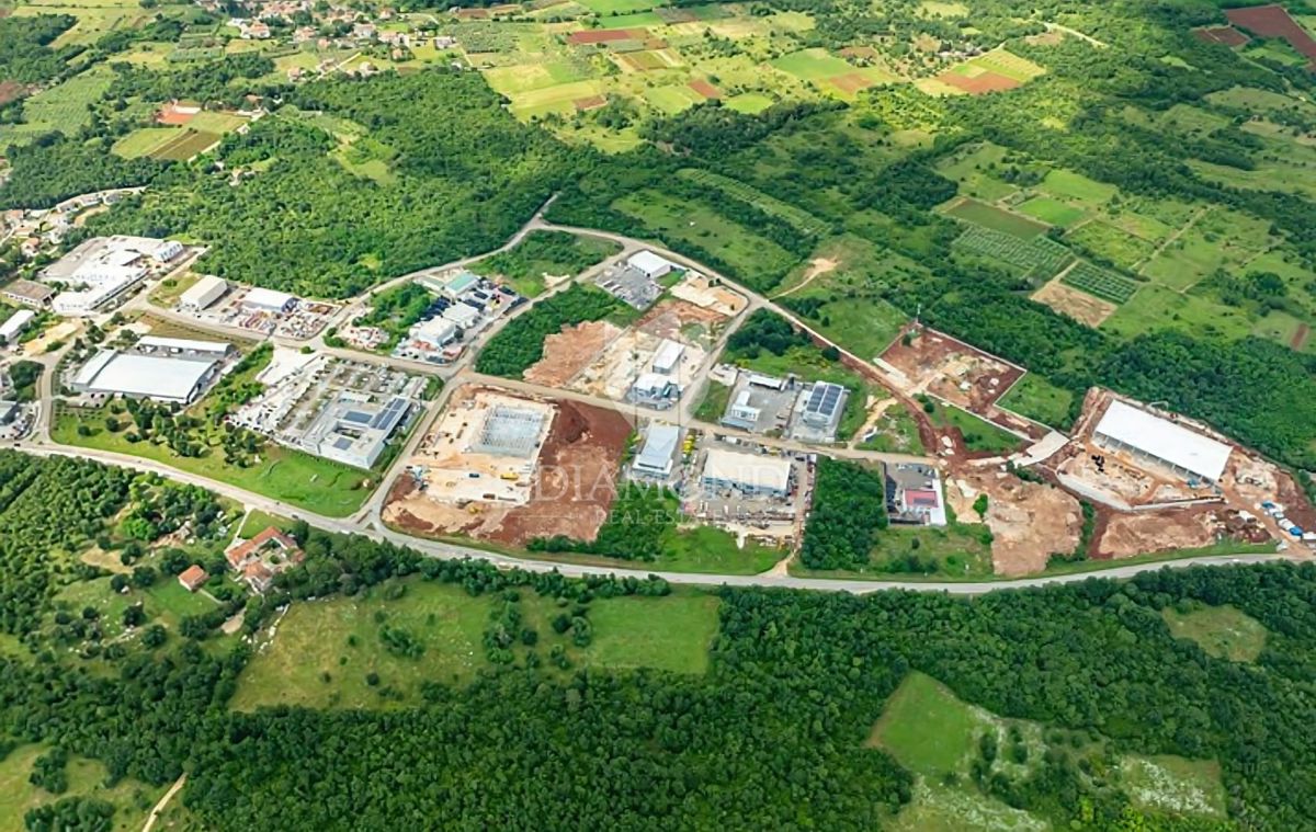 Parenzo, dintorni, Terreno in zona industriale-commerciale