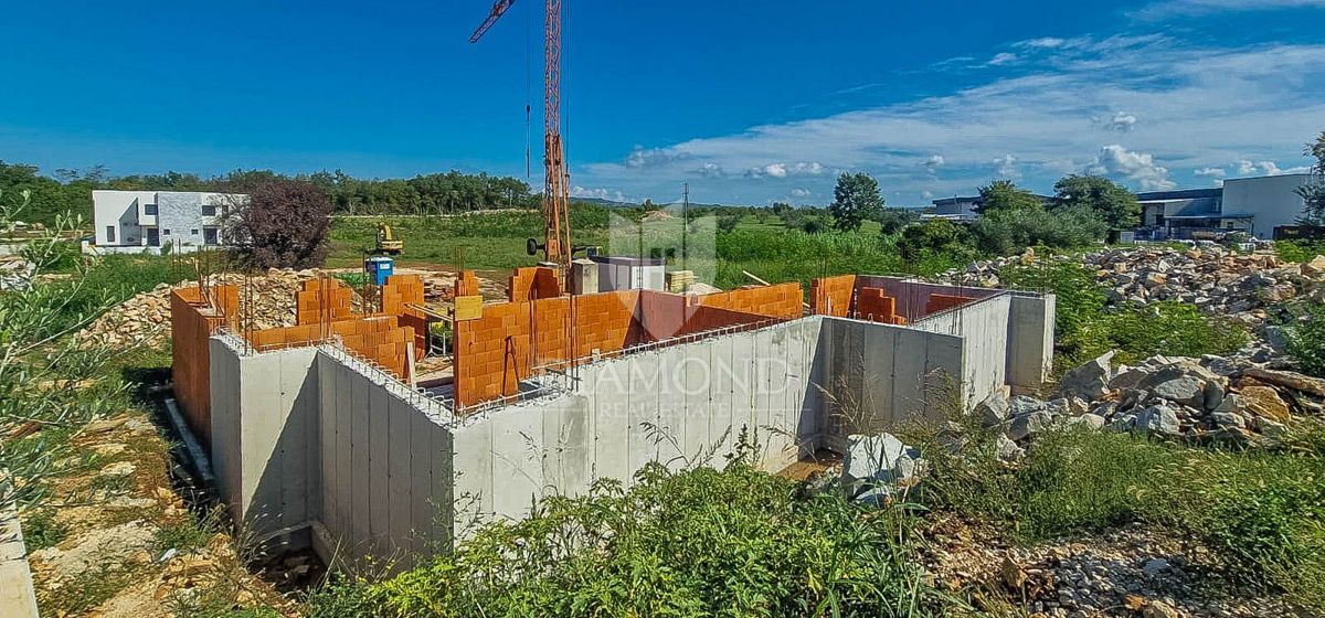Istria, Kaštel, casa bifamiliare 160 m2 in costruzione 