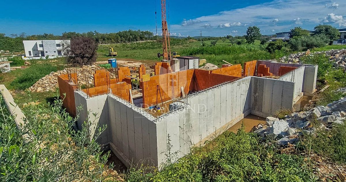 Istria, Kaštel, casa bifamiliare 160 m2 in costruzione 
