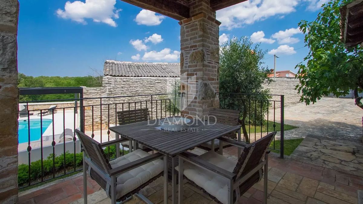 Parenzo, dintorni, Casa in pietra ristrutturata con piscina