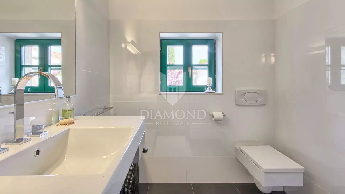 Parenzo, dintorni, Casa in pietra ristrutturata con piscina