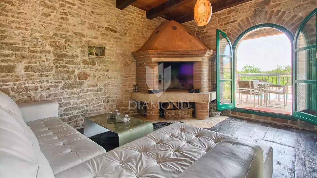 Parenzo, dintorni, Casa in pietra ristrutturata con piscina