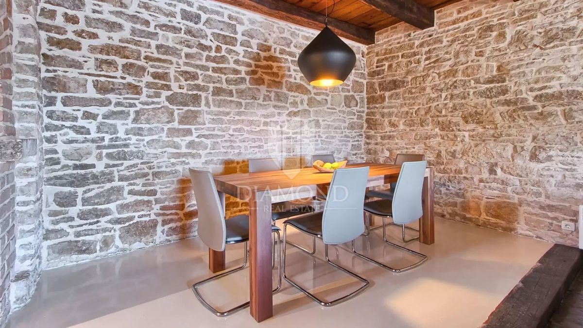 Parenzo, dintorni, Casa in pietra ristrutturata con piscina