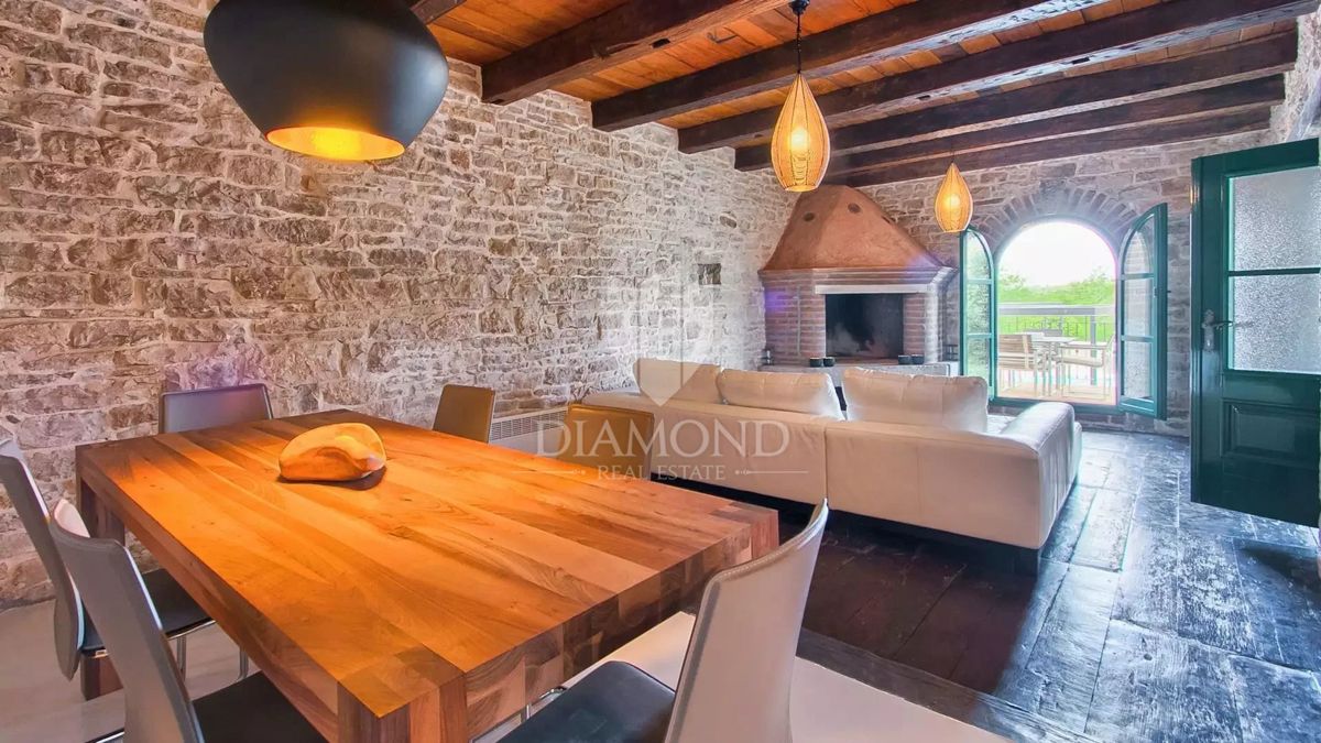 Parenzo, dintorni, Casa in pietra ristrutturata con piscina