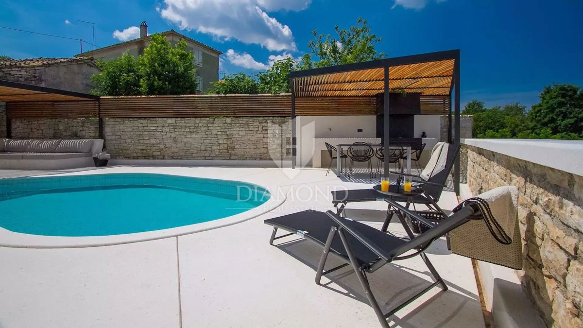 Parenzo, dintorni, Casa in pietra ristrutturata con piscina