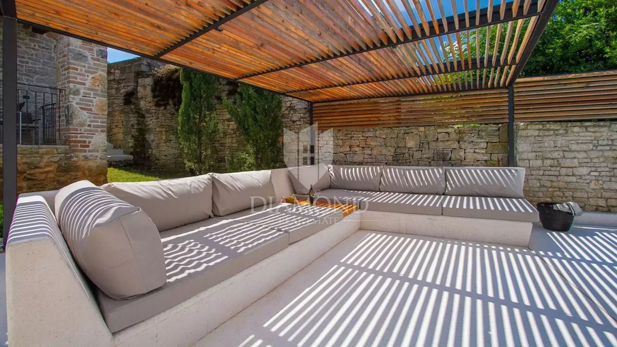 Parenzo, dintorni, Casa in pietra ristrutturata con piscina