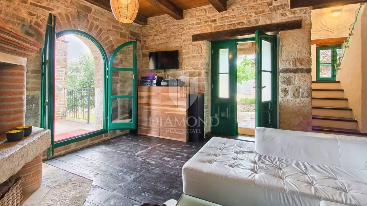 Parenzo, dintorni, Casa in pietra ristrutturata con piscina