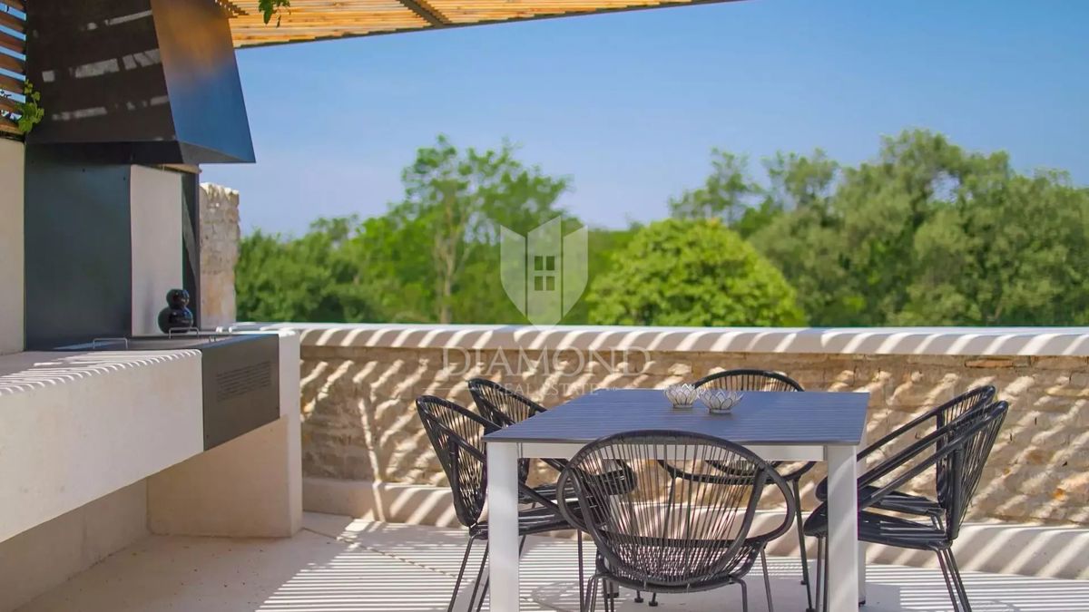 Parenzo, dintorni, Casa in pietra ristrutturata con piscina