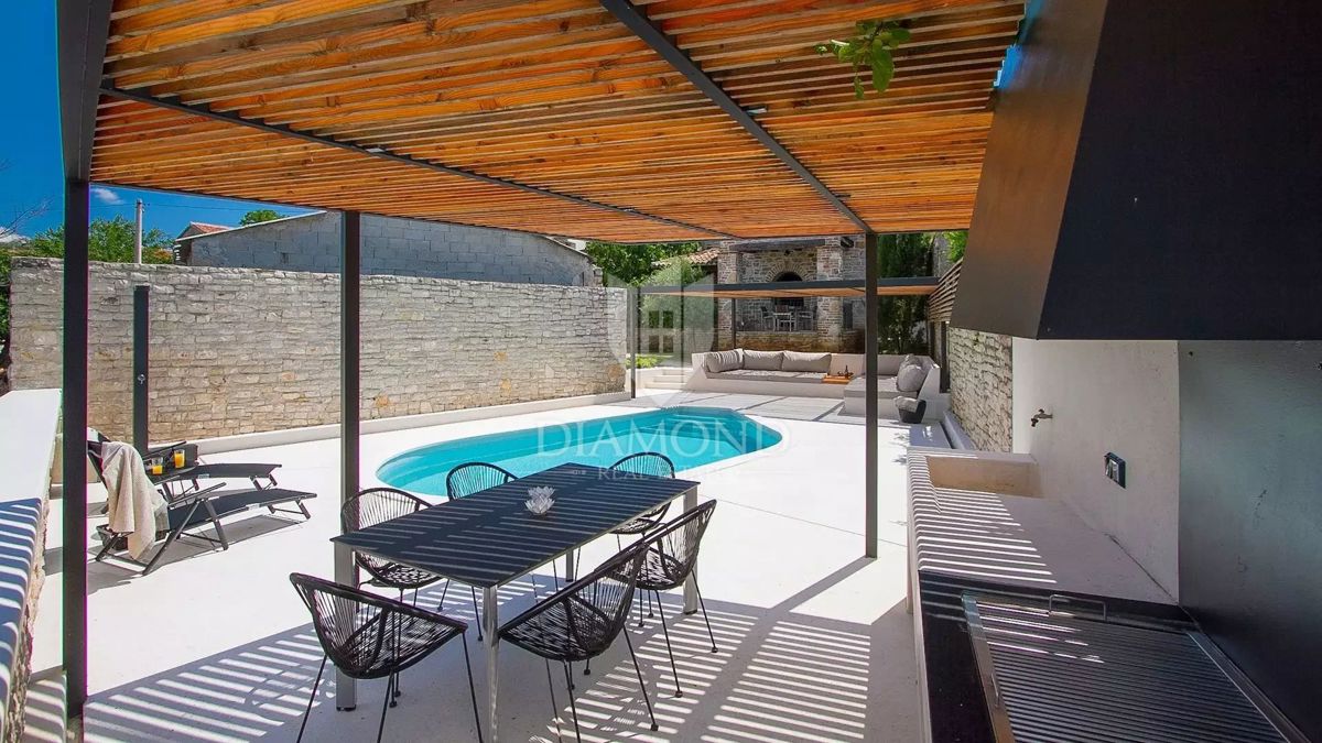 Parenzo, dintorni, Casa in pietra ristrutturata con piscina