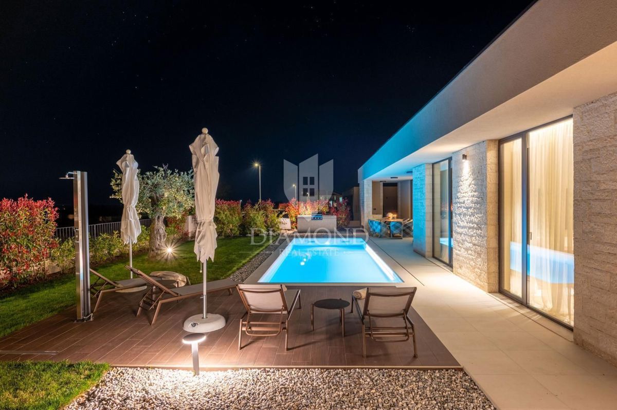 Parenzo, esclusiva villa smart home con vista aperta