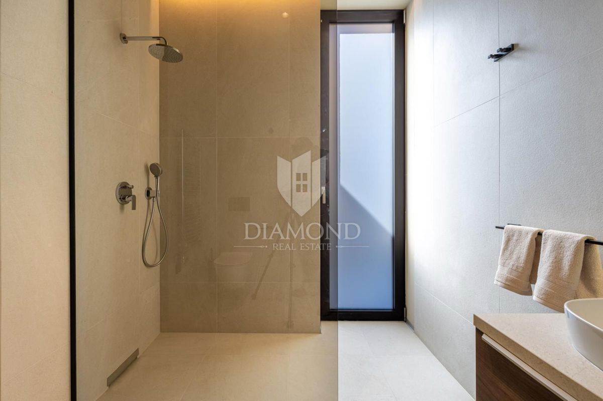 Parenzo, esclusiva villa smart home con vista aperta