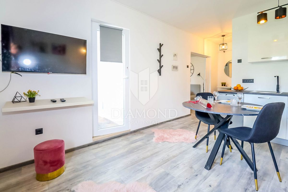 Incantevole appartamento a Rovigno in una posizione ambita