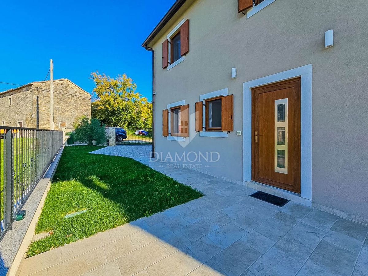 Buie! Una bellissima villa con piscina e vista aperta!